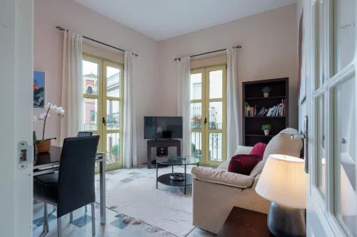 Beautiful apartment with balcony - Center-1BD1BTH