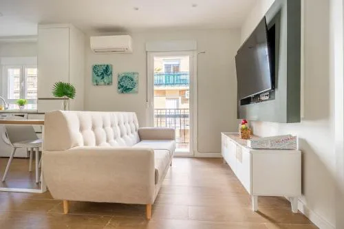 Bright Apartment Near Seville's Historic Center