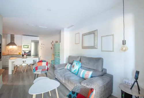 Casa Valentina: Confort y Luz en Sevilla Centro
