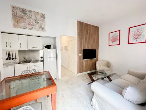 Central Cozy Budget 2BR Apt with AC, 1 bath, Private Parking opt