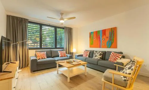 Charming 2 Bedroom Apartment with FREE PARKING close to Torre del Oro by Ocityzen