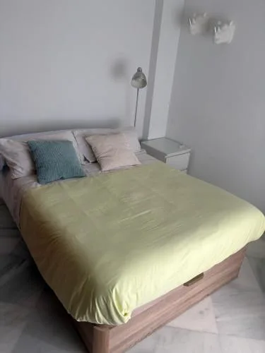 Habitación individual o doble en Triana