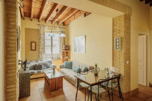 Heart of Sevilla Apartment - Santa Cruz Area - WiFi & AC