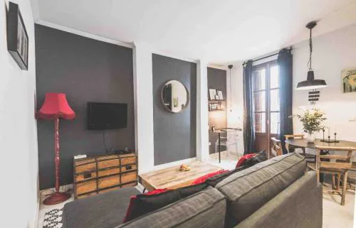 Licensed Boho Chic Apt by Mercado de Triana