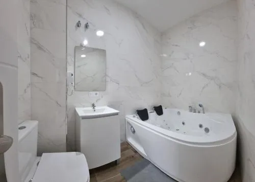 Mini Estudio JACUZZI DOBLE SEVILLA "POLIGONO INDUSTRIAL"