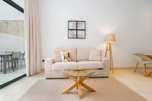 New Design Apartment - Private patio - Gallos 2