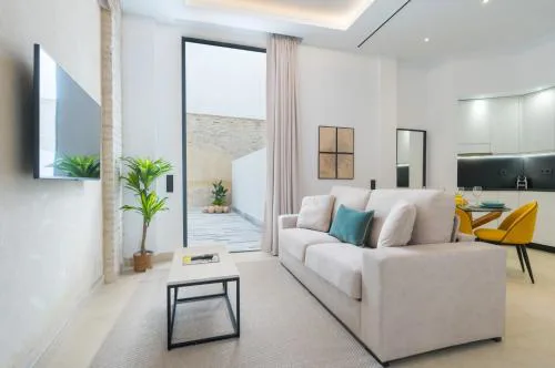 New Design Apartment - Private patio - Gallos 3