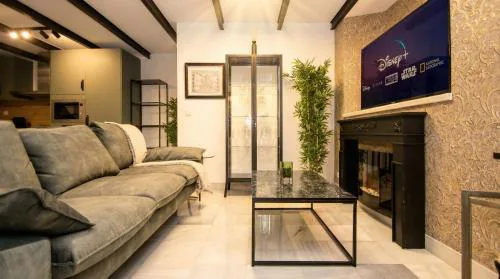 NEW! Luxurious & chic duplex next to the Cathedral