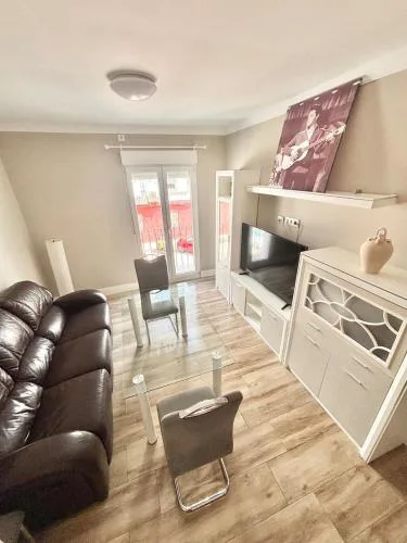New, modern and in Triana