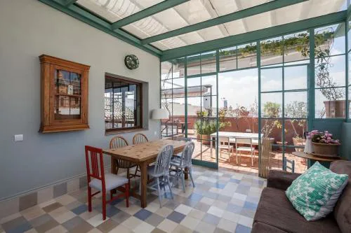 PENTHOUSE IN RESTORED c19TH HOME