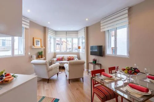 Plaza Nueva Deluxe Suite by Valcambre