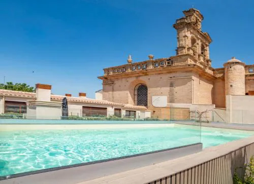 Refugio con encanto, patio y piscina