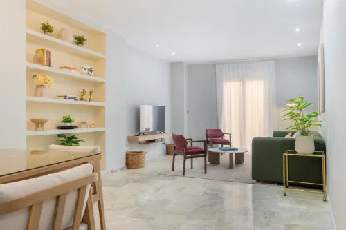Stunning 3BR 2BTH with Parking and Jacuzzi