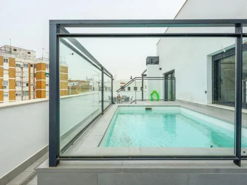 Tejares Sevilla Luxury Penthouse en Triana - gran terraza, piscina & parking privados