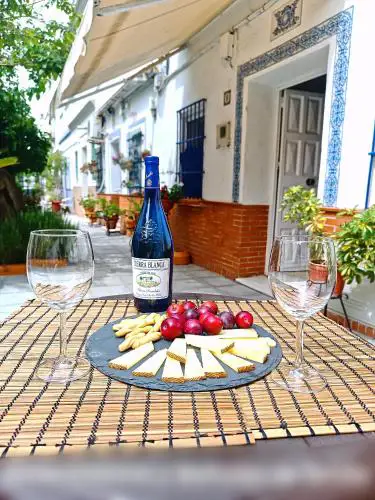 Típico y pintoresco patio de vecinos, con encanto