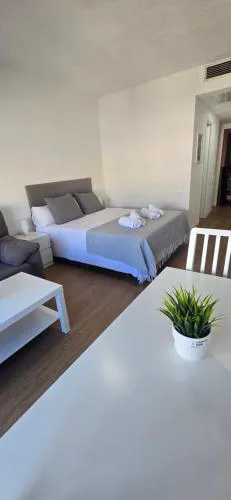 Triana Apartahotel