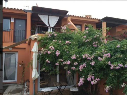 Beach apartment garden and wifi