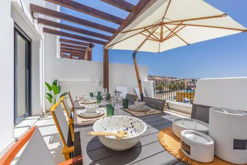 Spatious, Views, Terraces, Jacuzzi and WIFI - fibre