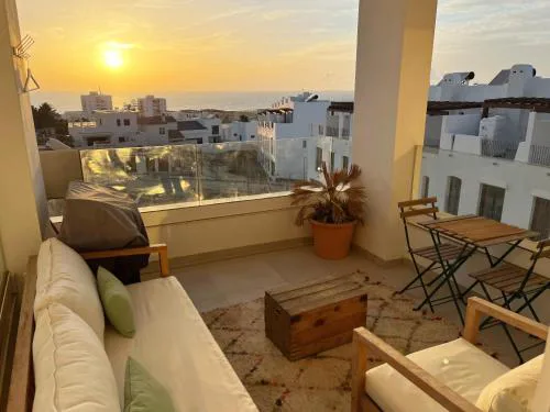 Sunset Ocean View Apartment mit Parking