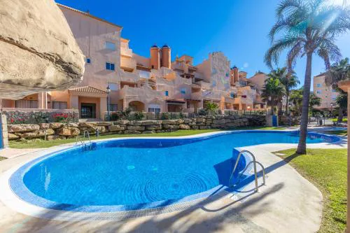 Surf Apartment - Wifi - Parking - Swimming Pool - Patio - Garden