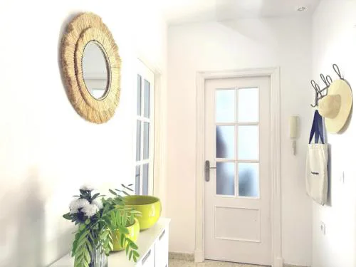Vibes Center Flat