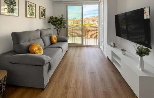 1 Bedroom Gorgeous Apartment In Torre Del Mar