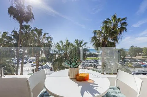 A&N Central Beach Walk Apartment with Terrace