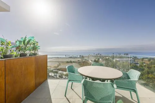 A&N Sunset Sea View Apartment with Pool & Parking
