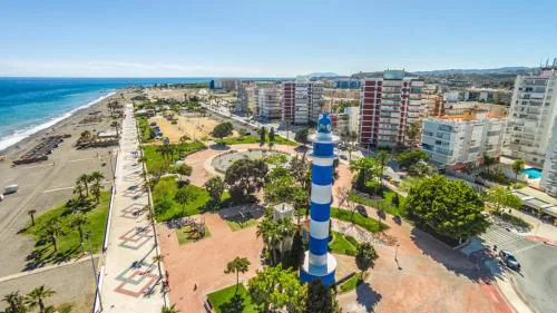 Luxury 190m2 Amplio apartamento moderno con terraza en la azotea de 50m2 junto a la playa, en el centro de Torre del Mar, Málaga, Modern large apartment with 50m2 roof terrace by the beach, right in the center of Torre del Mar, Malaga