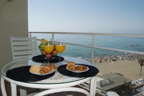 ALMAR, TORREMOLINOS BEACHFRONT 606 by AlohaMalaga