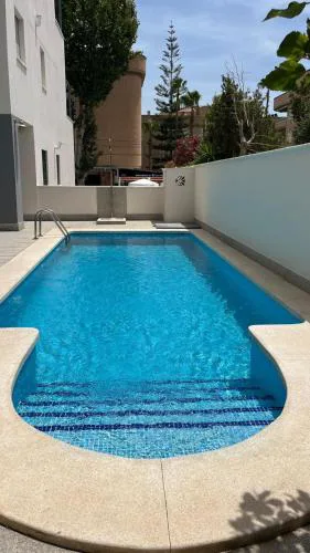 Apartamento a 30 metro de la playa con piscina y garaje en la Carihuela