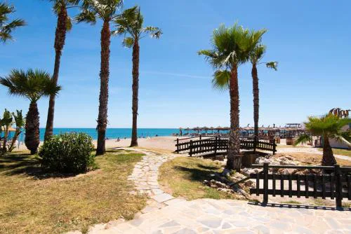 Bajondillo Beach, large LOFT with INTENSE SUN
