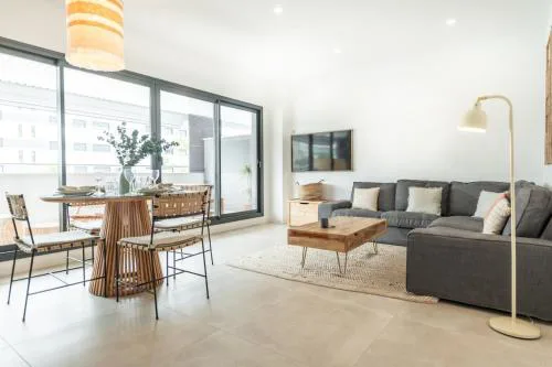 Beachside escape with parking and pool REMS