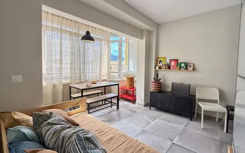 Cozy Downtown Studio with AC & Fast Wi-Fi - Prime Location