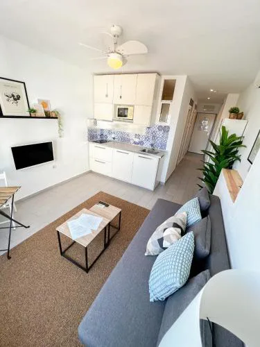 Elegant 1BDR Bright Flat with Pool