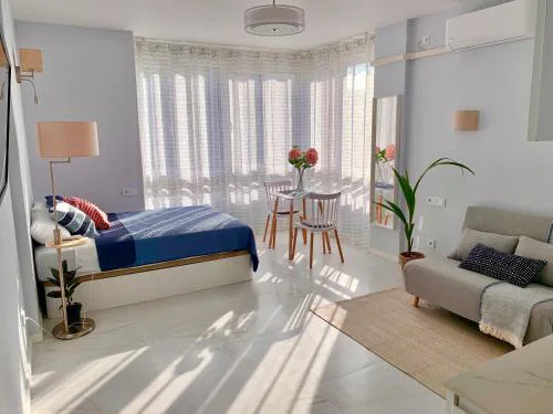 Elegant studio with pool and seaview