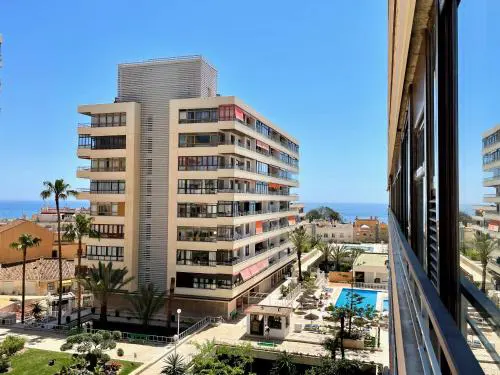 Exquisite Central 2 Bedroom apt, Pool, Views
