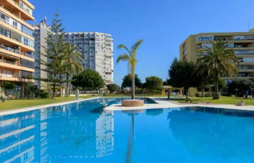 La Colina Estudio Vistas al Mar y Sierra, Piscina y tren directo Aeropuerto