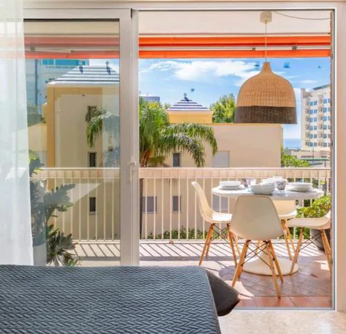 Luxury 3-bedroom apartment with magnific terrase close to beach Carihuela