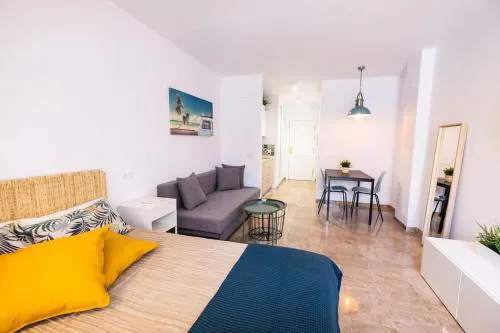 Modern & cozy studio excellent location near beach