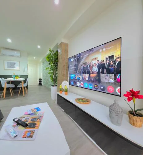 Modern Living Miramar II Elegant 3 Bedroom Stay in city center Walking distance to the trainstation and the beaches by NAMASTE ELITE