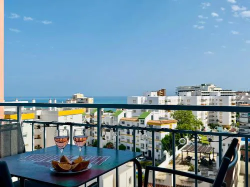 Penthouse near city center and beach with Pool