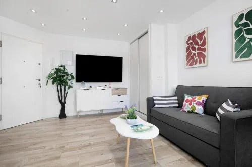 Sunny Apartment new in the center