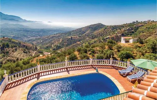 3 Bedroom Cozy Home In Torrox