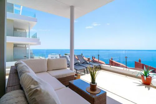 Bayview Hills Deluxe by Casasol