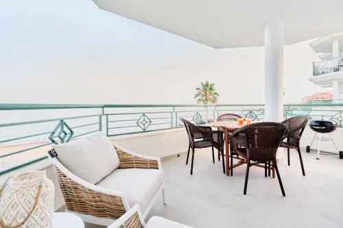 First Line Oasis Apartment Td05