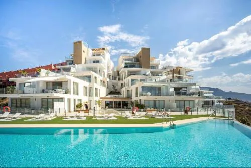 Seafront 2B Apartment with Pool, Spa & Gym Torrox