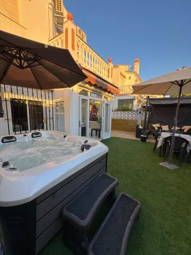 Villa Luis Cernuda - Casa 202 - Vistas - Jacuzzi - Piscina - tenis