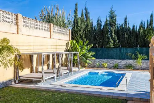 Sun, Relax, Climatized Pool & Steps to the Beach