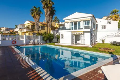 Villa Lucía with pool and see view